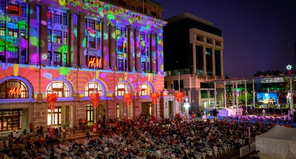 Christmas Nativity Miles Noel Photography wide crowd shot