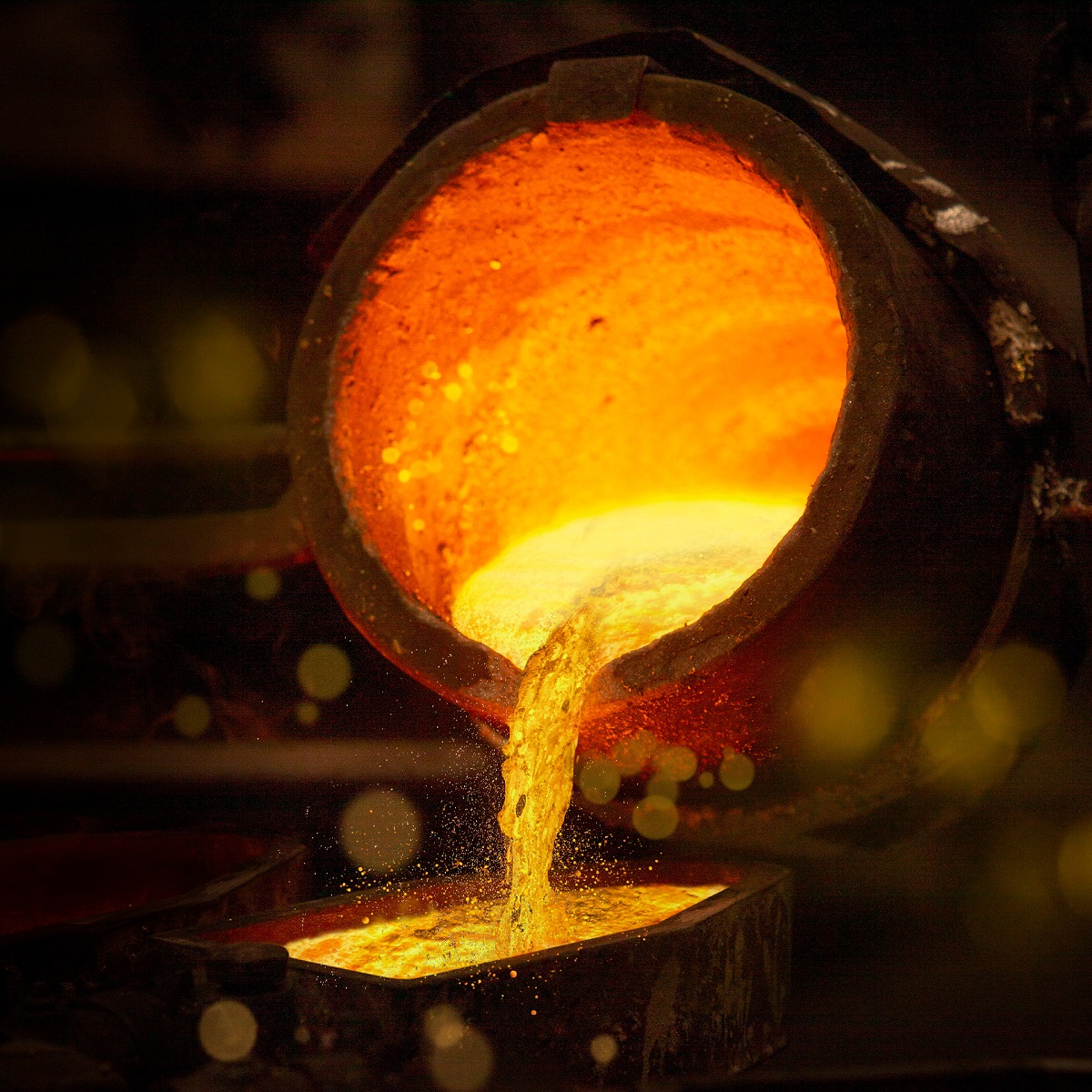 A refinery gold pour at the Perth Mint