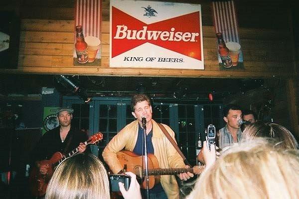 Living Northbridge Mustang Bar